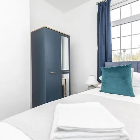 Spacious Three Bedroom Property! Hemsworth Exterior photo