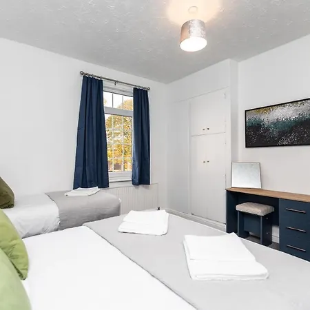 Spacious Three Bedroom Property! Hemsworth Exterior photo