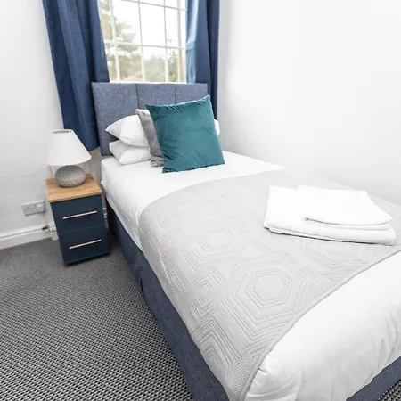 Spacious Three Bedroom Property! Hemsworth Exterior photo