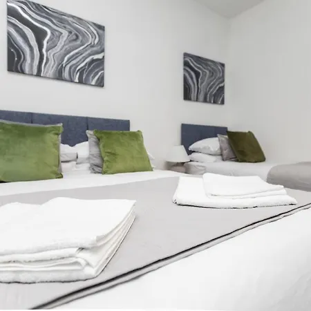 Spacious Three Bedroom Property! Hemsworth Exterior photo