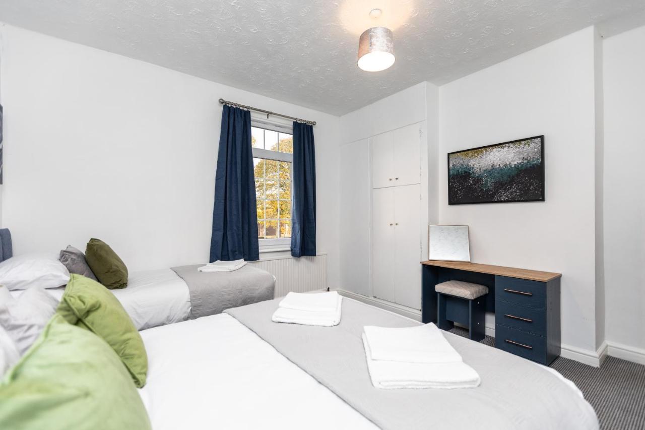 Spacious Three Bedroom Property! * Hemsworth