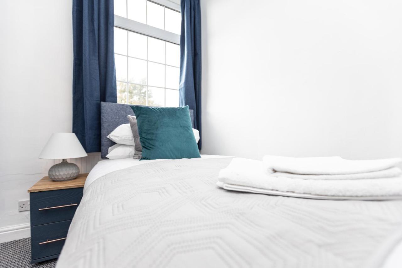Spacious Three Bedroom Property! * Hemsworth