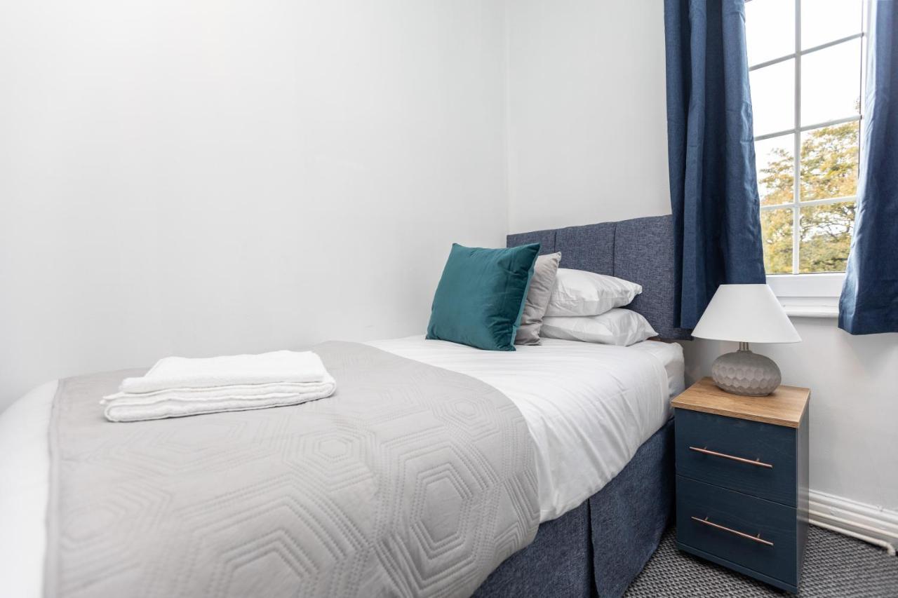Spacious Three Bedroom Property! * Hemsworth
